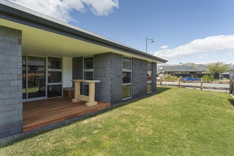 Photo of property in 16 Magnetic Place, Cromwell, 9310