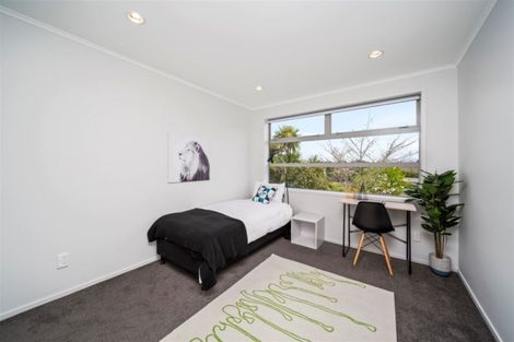 Photo of property in 10 Montana Place, Merrilands, New Plymouth, 4312