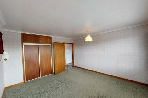 Photo of property in 2 Onslow Place, Merrilands, New Plymouth, 4312