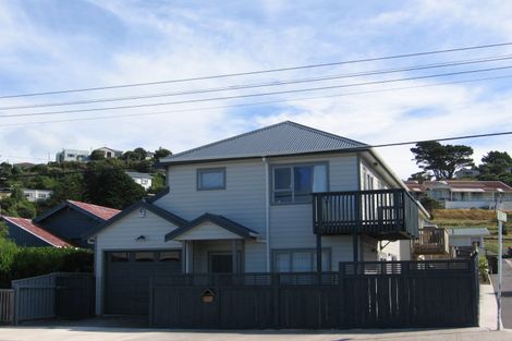 Photo of property in 77 Tauhinu Road, Miramar, Wellington, 6022