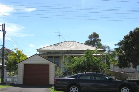 Photo of property in 13 William Bond Street, Stanley Point, Auckland, 0624