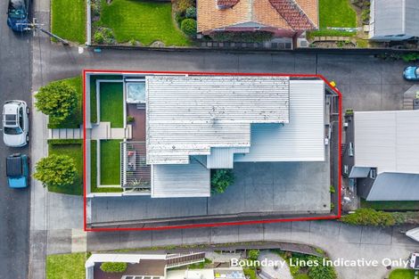 Photo of property in 33 Luplau Crescent, Cockle Bay, Auckland, 2014