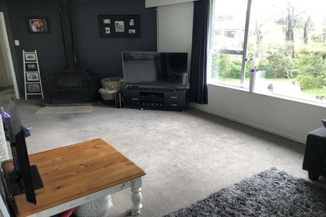 Photo of property in 16 Hillside Drive, Maoribank, Upper Hutt, 5018