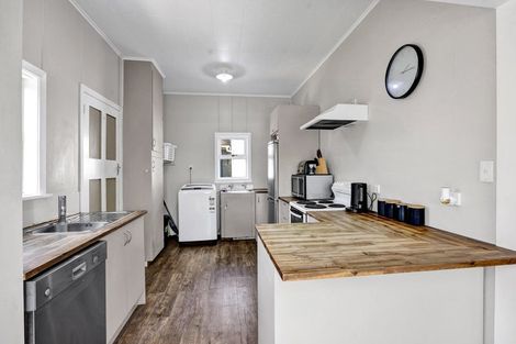 Photo of property in 12 Collins Street, Hawera, 4610