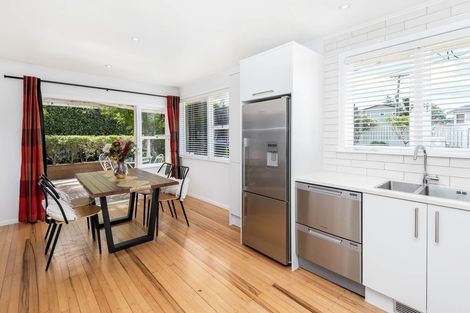 Photo of property in 25 Trelawn Place, Cockle Bay, Auckland, 2014