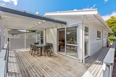 Photo of property in 93 Riverpark Crescent, Henderson, Auckland, 0610