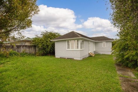 Photo of property in 182 Beach Haven Road, Beach Haven, Auckland, 0626