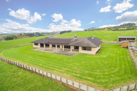 Photo of property in 1880 South Head Road, South Head, Helensville, 0874