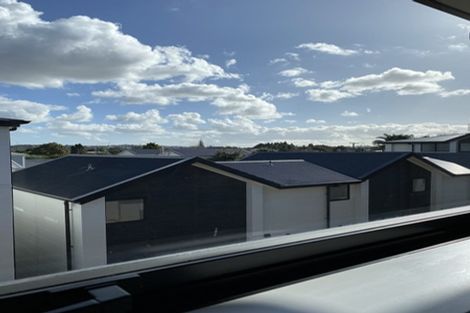 Photo of property in 8/22 Yeovil Road, Te Atatu Peninsula, Auckland, 0610