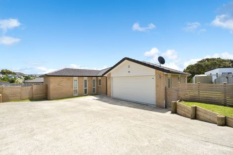Photo of property in 5 Nirmal Place, Sunnyvale, Auckland, 0612