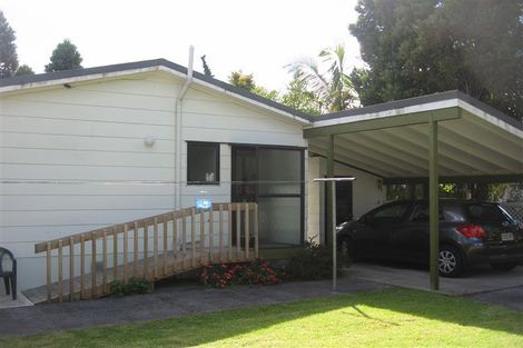 Photo of property in 78 Yeovil Road, Te Atatu Peninsula, Auckland, 0610