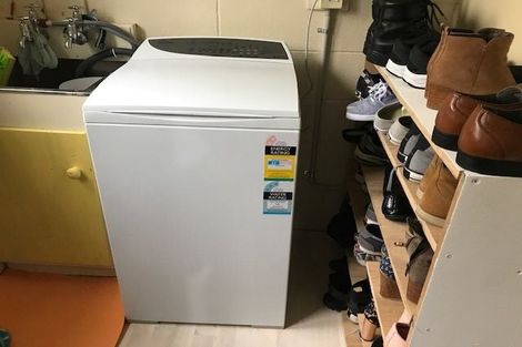 Photo of property in 2/15 Lancelot Place, Glenfield, Auckland, 0629