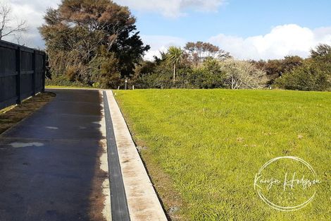 Photo of property in 11 Manaaki Circle, Paparoa, 0571