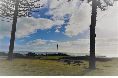 Photo of property in 62 Marine Parade, Otaki Beach, Otaki, 5512