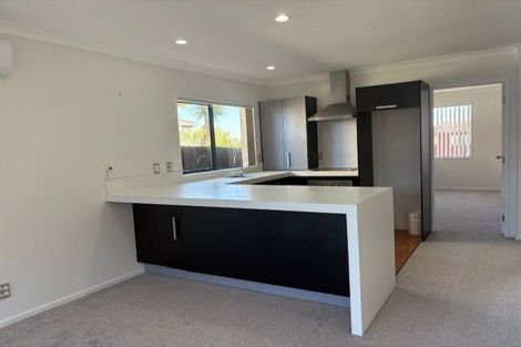 Photo of property in 65 Rising Parade, Fairview Heights, Auckland, 0632