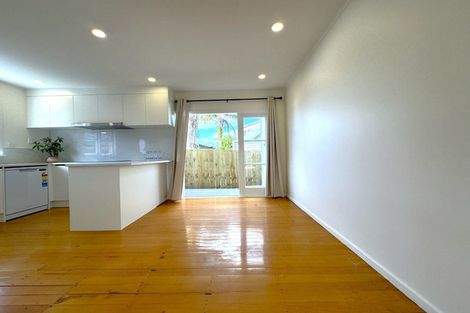 Photo of property in 23 Megan Avenue, Pakuranga Heights, Auckland, 2010