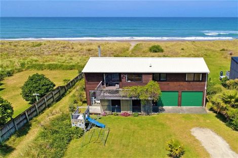 Photo of property in 75 Blue Pacific Parade, Riversdale Beach, Masterton, 5872