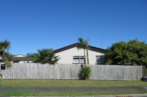 Photo of property in 2/16 Crosby Road, West Harbour, Auckland, 0618