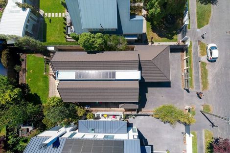 Photo of property in 40 Saint Andrews Square, Strowan, Christchurch, 8052