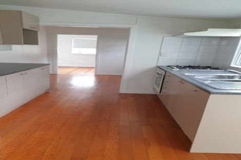 Photo of property in 1/8 Northcote Road, Takapuna, Auckland, 0622