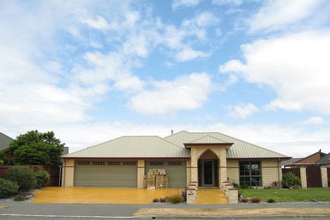 Photo of property in 14 Forest Drive, Parklands, Christchurch, 8083