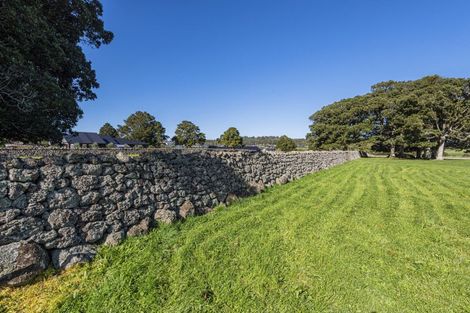 Photo of property in 35 Stoney Hill Road, Te Kamo, 0185