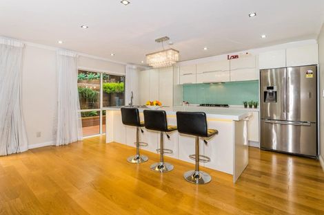 Photo of property in 32 Becroft Drive, Forrest Hill, Auckland, 0620