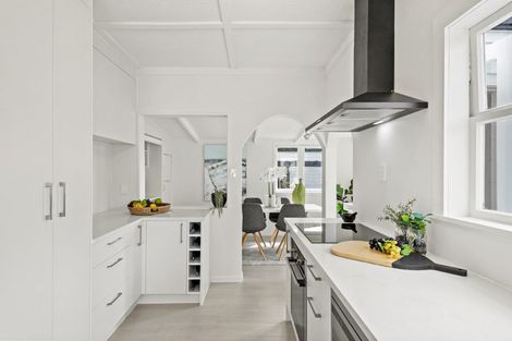 Photo of property in 5 Lyons Avenue, Murrays Bay, Auckland, 0630