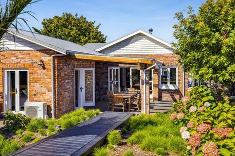 Photo of property in 20 Wallace Place, Westown, New Plymouth, 4310