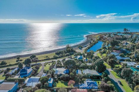 Photo of property in 11 Leyland Road, Te Awanga, 4102