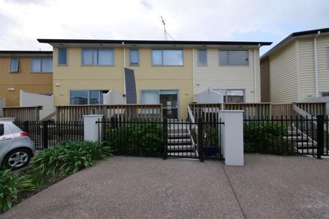 Photo of property in 27/11 Ray Small Drive, Papakura, 2110