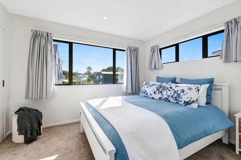 Photo of property in 4 William Bayes Place, Red Beach, 0932