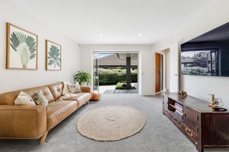 Photo of property in 100 Beach Road, Mellons Bay, Auckland, 2014