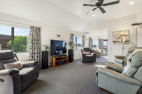 Photo of property in 1/20 Tui Glen Road, Birkenhead, Auckland, 0626