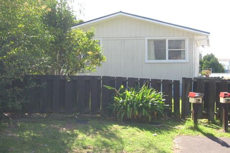Photo of property in 1/6 Mulberry Place, Glenfield, Auckland, 0629