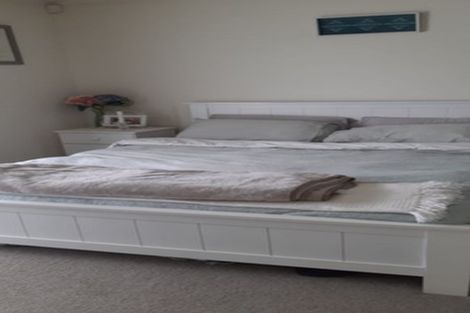 Photo of property in 18 Randwick Place, Randwick Park, Auckland, 2105