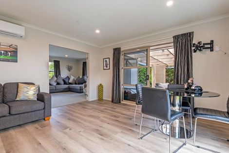 Photo of property in 6 Orlando Way, Kelvin Grove, Palmerston North, 4414