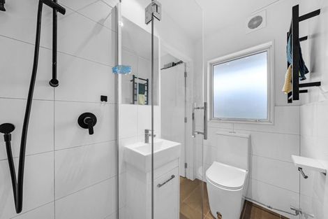 Photo of property in 21 Meritage Lane, Te Atatu South, Auckland, 0610