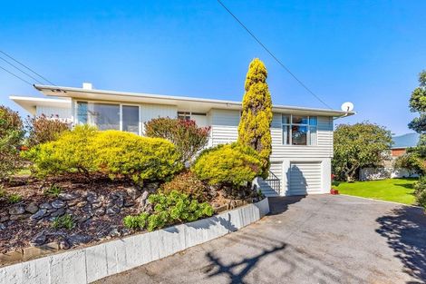Photo of property in 18 Rua Road, Paraparaumu Beach, Paraparaumu, 5032