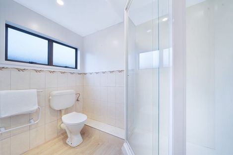 Photo of property in 102 Tirimoana Road, Te Atatu South, Auckland, 0602