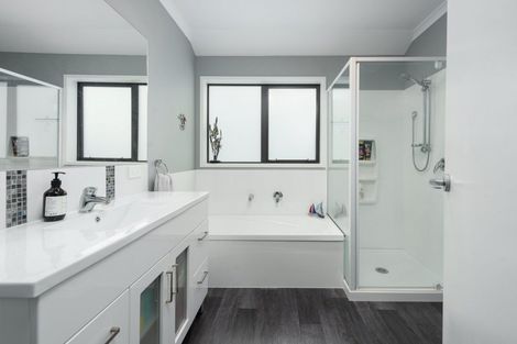 Photo of property in 17 Oakwood Way, Papamoa Beach, Papamoa, 3118