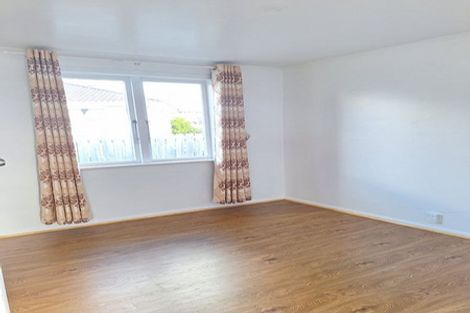 Photo of property in 6 Daphne Street, Kelston, Auckland, 0602