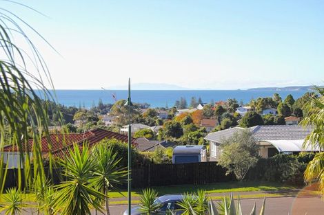Photo of property in 45 Roberta Crescent, Orewa, 0931