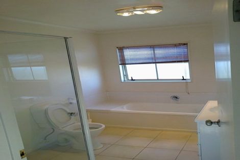Photo of property in 61 Brashier Circle, Sunnyvale, Auckland, 0612