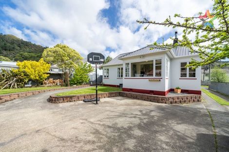 Photo of property in 93 Seddon Street, Naenae, Lower Hutt, 5011