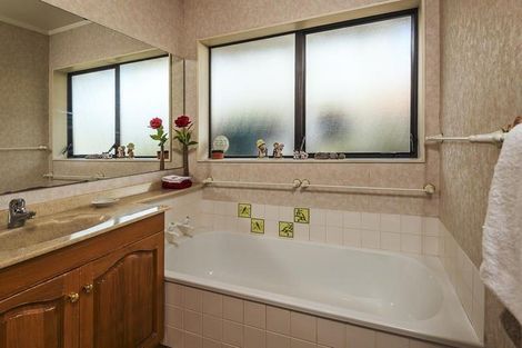 Photo of property in 16 Headcorn Place, Botany Downs, Auckland, 2010