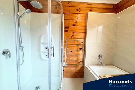 Photo of property in 6a Cambric Place, Botany Downs, Auckland, 2010