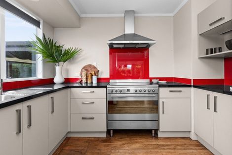 Photo of property in 16a Howard Road, Taradale, Napier, 4112