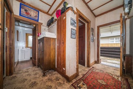 Photo of property in 60 Weston Avenue, Roslyn, Palmerston North, 4414