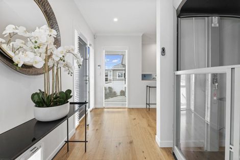 Photo of property in 2/2 Milton Road, Northcote Point, Auckland, 0627